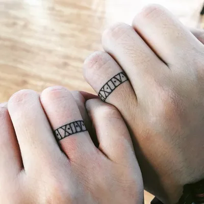 Татуировки на пальцах вместо обручальных колец