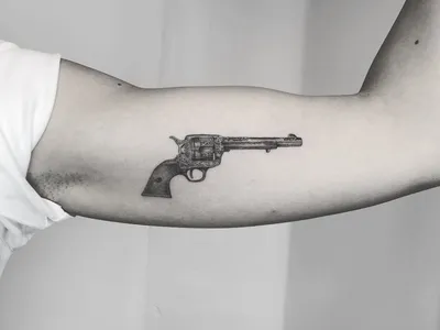 Временные тату \"Пистолет в розах\" - Ne Tattoo - купить с бесплатной  доставкой по Украине | PARFUMS