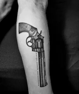 Татуировка «Пистолет». Мастер Валера Моргунов.