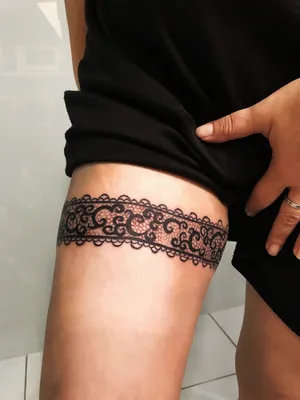 фото Мехенди подвязка от 23.04.2018 №011 - Mehendi Garter - tatufoto.com -  tatufoto.com | Татуировки с кружевом на бедре, Татуировки на ногах,  Кружевное тату