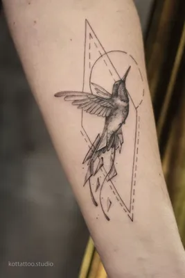 Тату птицы на руке. Татуировка птица с геометрией. 100+ татуировок и  эскизов на сайте! | Тату с колибри, Тату, Татуировки
