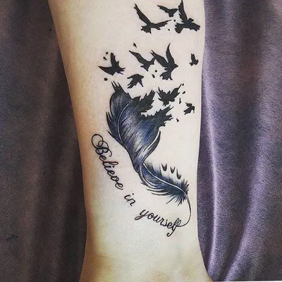 тату птицы на руке из пера | Tattoo sketches, Tattoos, Animal tattoo