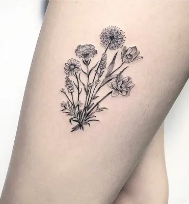 Tattoo Artist🌿 в Instagram: «Ромашка🌼 #татупитер #татуспб #татумск  #татуиосква #tattoospb #tattoogirls #minitattoo … | Lotus flower tattoo,  Flower tattoo, Tattoos