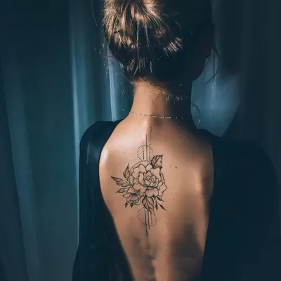 Татуировка на спине у девушки - роза — KissMyTattoo.ru