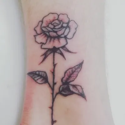 Татуировка роза на ноге - красота и символика - fotovam.ru
