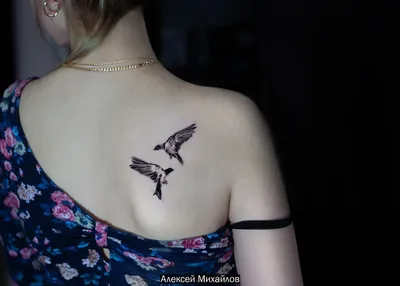 КОТ TATTOO STUDIO | Тату на руке для девушки - птицы с картинами Ван Гога и  Моне. Красивая и стильная татуировка в цвете от мастера Kot Tattoo Studio |  Дзен