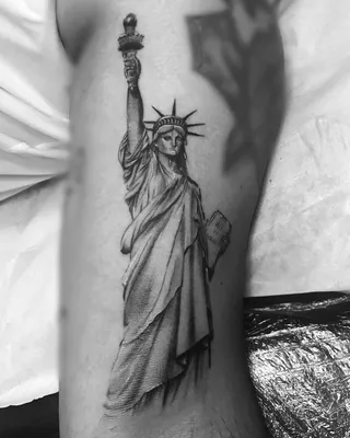 ТАТУ КАЗАНЬ on Instagram: \"🖊Статуя Свободы — колоссальная скульптура в  стиле Наполеона III, или стиле Второй империи, расположенная в США на  острове Свободы, находящемся в Верхней Нью-Йоркской бухте примерно в 3  километрах