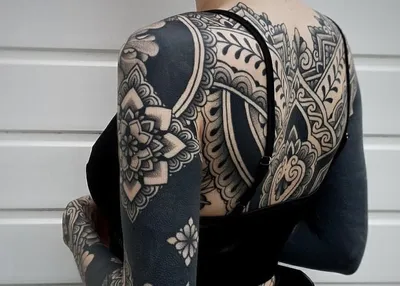 Тату блэкворк - Татуировки блэкворк - Стиль блэкворк тату | Blackwork  tattoo, Geometric tattoos men, Solid black tattoo