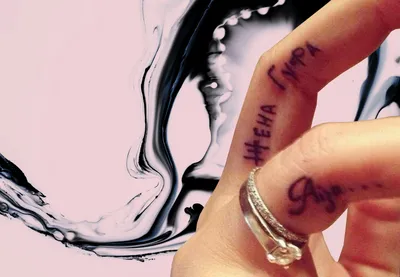 Татуировки обручальные кольца на пальцах (67 фото)