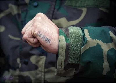 Какие тату делают в армии. Армейская татуировка – фото. Можно ли военным  делать татуировки