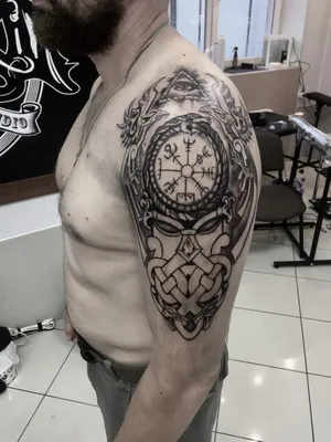 ✨Вселенная есть в каждом из нас... 🌙Символичная работа от @morskayatattoo  Больше работ этого мастера Вы можете найти… | Instagram