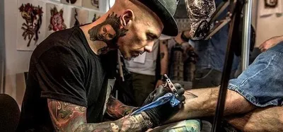 Чернуха, олдскул, традишка: мастера из Владивостока рассказали, какие  татуировки пользуются популярностью - KP.RU