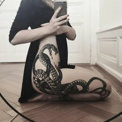 Фото тату змея на ноге сделать в тату салоне в Москве по низкой цене