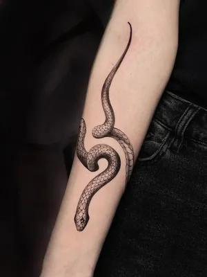 Маленькие татуировки змей: идеи и значимость - tattopic.ru