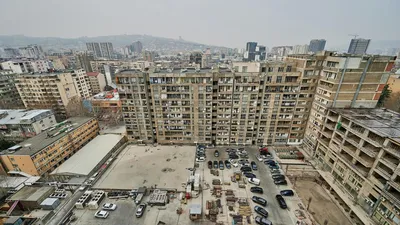 Estate Tbilisi - Сабуртало - самый крупный район Тбилиси. ⠀ Название  происходит от слова бурти, что по-грузински означает мяч. Раньше здесь было  поле для игры в мяч на лошадях. ⠀ Это не