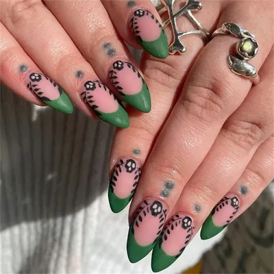 Зеленый френч: 6 самых красивых и модных дизайнов ногтей 💚 | theGirl