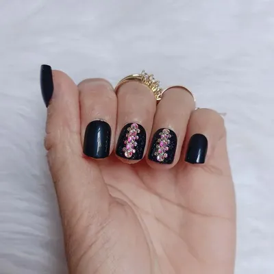 Elena Grama Nail Academy - Инкрустация ногтей стразами. Мода на броскую  роскошь в наши дни не смогла обойти и тенденции в маникюре – декорирование  ноготков яркими кристаллами и сверкающими стразами можно назвать