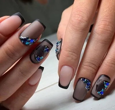 черный маникюр со стразами и линиями black nails #blackwithjew  #nailblackdesign | Маникюр со стразами, Маникюр, Примеры черного маникюра