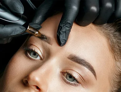 Сделать перманентный макияж бровей в пудровой технике в Электростали и  Ногинске
