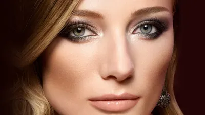 Makeup Artist Yulia Zubareva - Вот такие идеи по оттенкам для серо-зелёных  глаз. Как вам? Можно ли применить для жизни? Заметьте, оттенки теней и  радужки глаза не \"спорят\" между собой. Они или