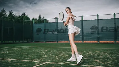 Фотосессия на теннисном корте эстетика идеи позы ракурсы для девушки в  белой юбке летом | Фотосессия, Теннисная одежда, Спортивная девушка