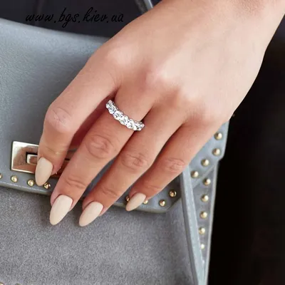Tiffany True: помолвочные кольца с бесцветным и желтым бриллиантами | Vogue  Russia