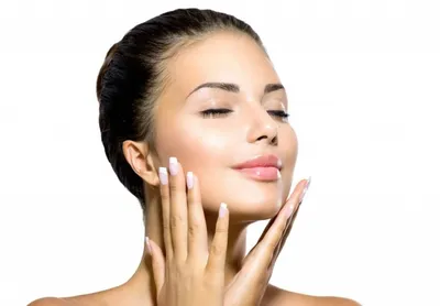 Догляд за сухою шкірою обличчя: причини та ознаки сухості шкіри,  рекомендації щодо догляду
