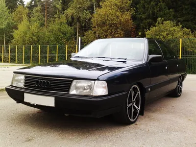 Audi 100 C3: Ein rarer Roter - AUTOTUNING.DE