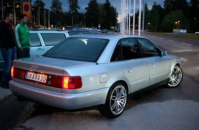 Накладка на передний бампер Rieger на Audi 100 C4