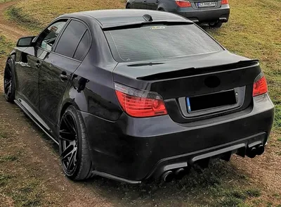 В Киеве заметили редкий заряженный седан BMW с ярким тюнингом (фото)