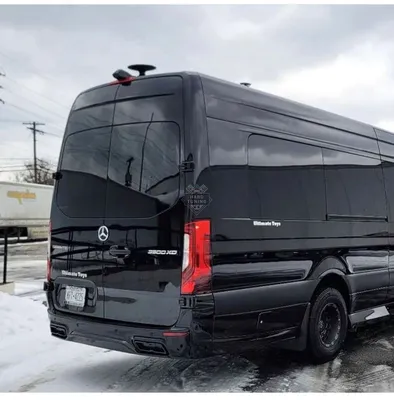 В Киеве сфотографировали роскошный тюнингованный Mercedes Sprinter