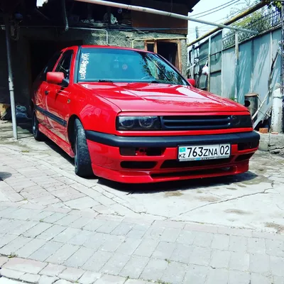 Фольксваген Венто 1992 год в Ижевске, тюнинг Volkswagen Vento GT, обмен на  более дорогую, серый, бензин, 1.8 литра