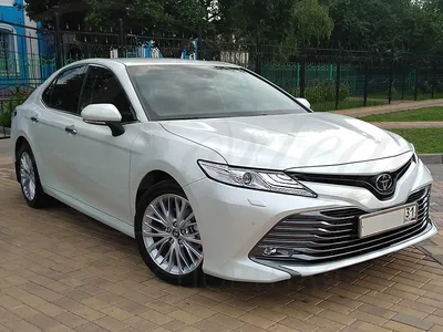 Аренда автомобиля бизнес-класса: Toyota Camry, цвет: белый в Екатеринбурге