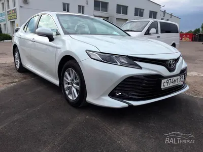 Аренда Toyota Camry VII (XV50) белая с водителем в Москве, цена от 1800 р/ч