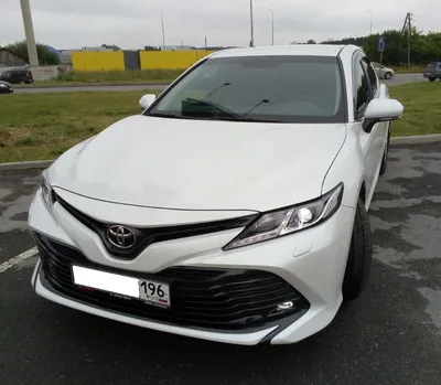 Аренда Toyota Camry с водителем в Москве, на прокат белого цвета