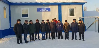 Мэр якутского города Томмот бросился в воду, спасая подростков, дрейфующих  на льдине - YakutiaMedia.ru