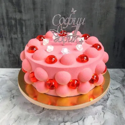 Торт для маленькой принцессы👸 Нежный тортик в розовом цвете с куклой Барби  . Я думаю нет девочек кто не любил бы эту куколку 😍 Декор… | Instagram