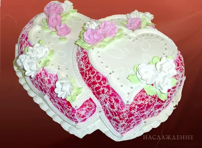 Небольшой свадебный торт \"Два сердца и розы\" на заказ с доставкой в СПБ