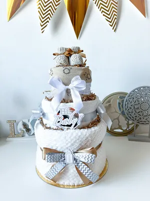 Торт из подгузников для мальчика с пинетками в интернет-магазине Ярмарка  Мастеров по цене 4000 ₽ – KN9ESBY | Подарки для новорожденных, Мытищи -  доставка по России