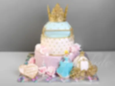 Торт с короной и каретой для принцессы 2606719 - торты на заказ  ПРЕМИУМ-класса от КП «Алтуфьево»