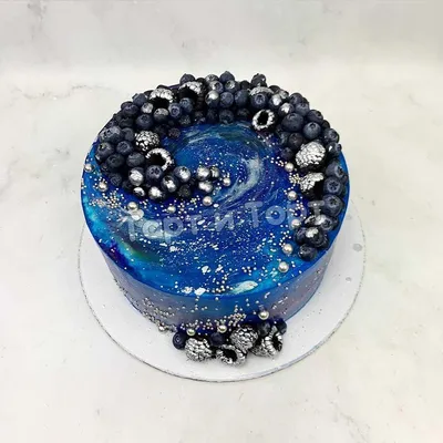 Космический торт. Внутри нежный лавандовый мусс и бисквит без глютена, а  снаружи брутальный и завораживающий космос. Авто… | Galaxy cake, Alien  cake, Cupcake cakes