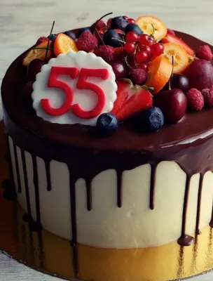 Торт на 55 лет с ягодами на заказ – купить в Москве с доставкой, фото и  начинки
