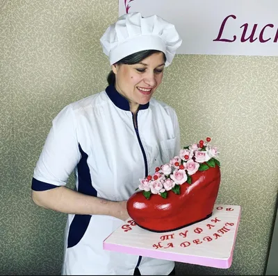 Торт с туфелькой (P1390) — купить по цене 900 руб/кг | Интернет магазин  Promocake Москва