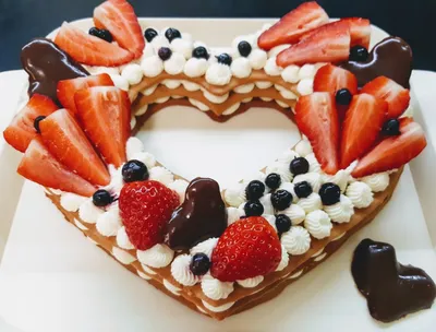 Торт сердце с ягодами №931 по цене: 2500.00 руб в Москве | Lv-Cake.ru