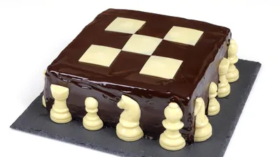 Торт в виде шахматной доски с фигурами на день рождения | КАРАВАЕВО