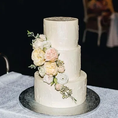 свадебный торт без мастики красно белый, свадебный торт, торт с розочками,  красивые свадебные торты, торт красно белый, Свадебный торт Москва