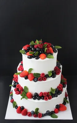 Свадебный торт без мастики с живыми цветами. Ничего лишнего, лаконичная  классика 💕 #свадебныйтортростов #свадьбаростов #свадьбавростове… |  Instagram