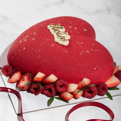 Шоколадный торт в виде сердца на День святого Валентина: пошаговый рецепт с  фото | Vogue UA