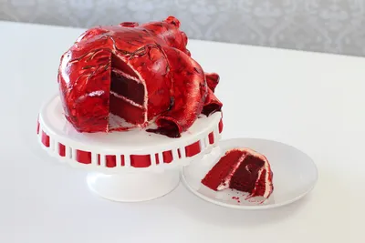 Торты - А как вам меренговый торт в виде сердца? 😍💝... | Facebook