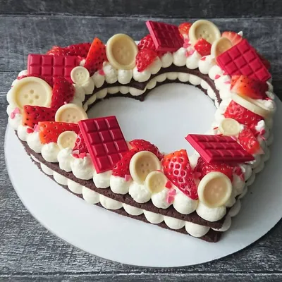 Свадебный торт в форме сердца заказать в Шахтах от 1000 руб/кг